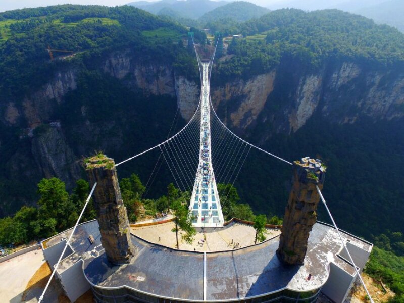Top 8 cây cầu bằng kính nổi tiếng trên thế giới khiến ai cũng run sợ khi đặt chân tới - Ảnh 4
