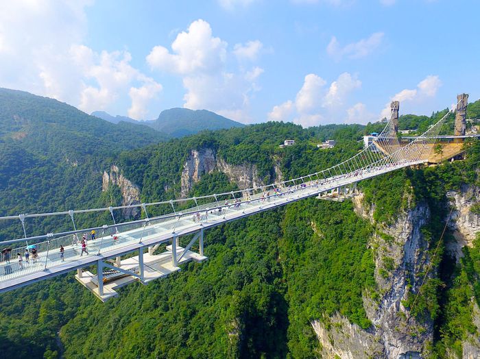 Top 8 cây cầu bằng kính nổi tiếng trên thế giới khiến ai cũng run sợ khi đặt chân tới - Ảnh 5