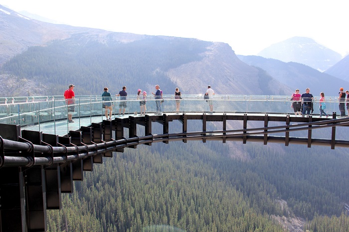 Top 8 cây cầu bằng kính nổi tiếng trên thế giới khiến ai cũng run sợ khi đặt chân tới - Ảnh 8